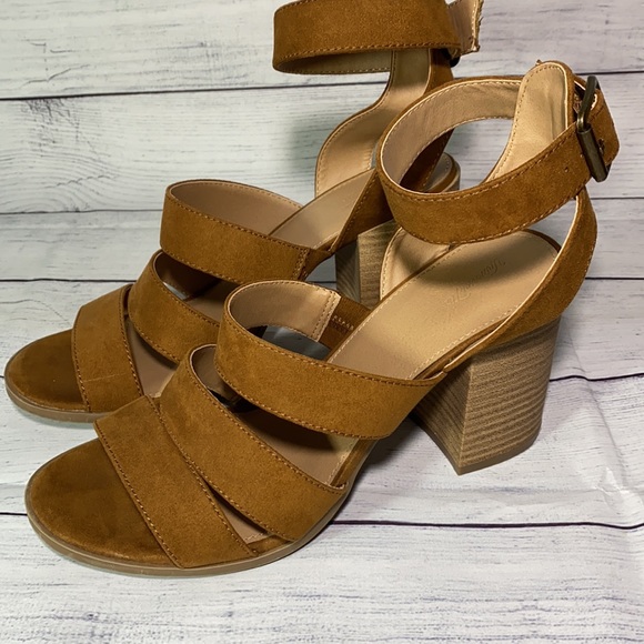 Universal Thread Chunky Heel Sandals Size 7.5 - Picture 3 of 13